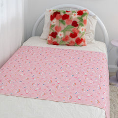 Rudie Baby leakproof bed guard and sheet set, lifestyle photo